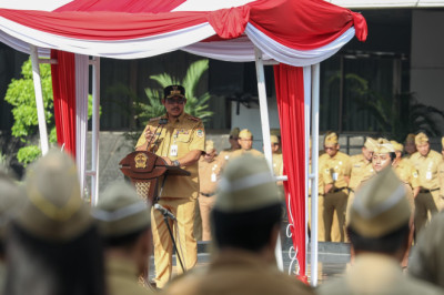 Apel Perdana 2025, Nana Sudjana Ingatkan Pegawai Tingkatkan Pelayanan