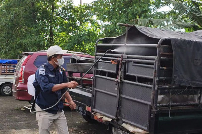Putus Rantai Penyebaran PMK, Pemkab Temanggung Lakukan Desinfeksi Pasar Hewan