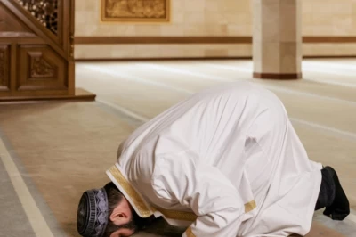 13 Rukun Sholat Sesuai Urutan, Panduan Lengkap!