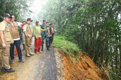 Percepat Penanganan Longsor di Petungkriyono, Nana Sudjana Minta Operasi Modifikasi Cuaca
