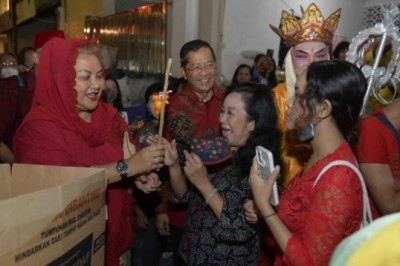 Pengunjung Pasar Imlek Semawis Semarang Diminta Berkebaya