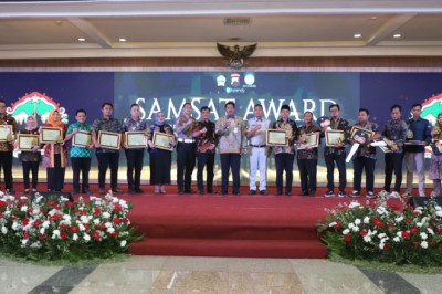Apresiasi Terhadap Mitra Samsat, Pj Gubernur Jateng Beri Penghargaan