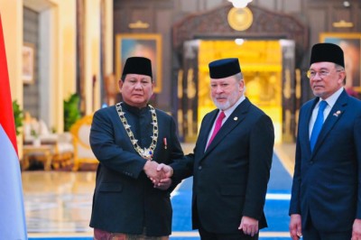 Presiden Prabowo Subianto Dianugerahi Tanda Kehormatan Darjah Kerabat Johor di Malaysia
