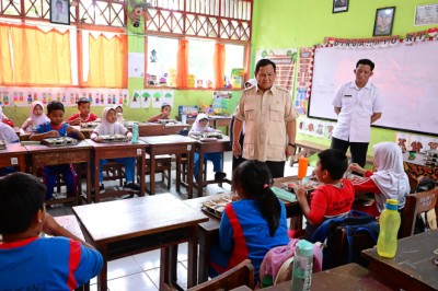 Presiden Prabowo Subianto Tinjau Pelaksanaan Makan Bergizi Gratis di Jakarta