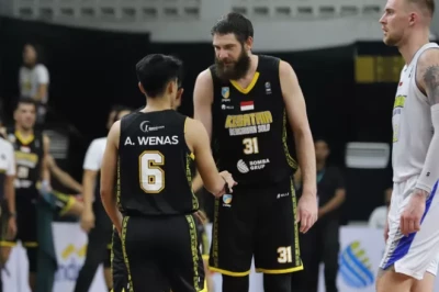 Hasil IBL 2025: Abraham Wenas jadi Pahlawan, Kesatria Bengawan Solo Menang Dramatis 62-60 atas Prawira Bandung