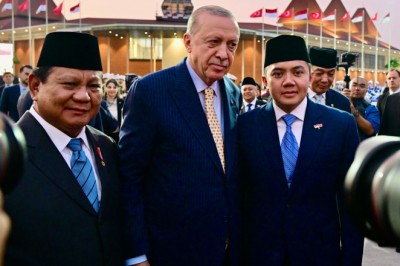 Akhiri Kunjungan dengan Keakraban Hangat, Presiden Prabowo Lepas Presiden Erdogan Tinggalkan Indonesia