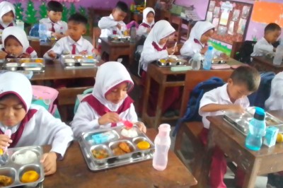 Sasar 2.382 Siswa, Program Makan Bergizi Gratis Dilucurkan di Rembang