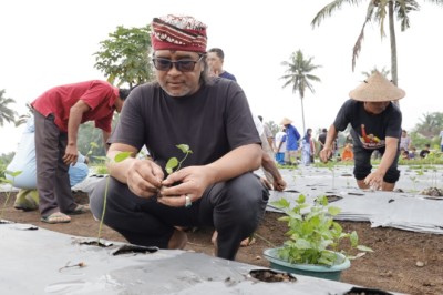 Masyarakat Temanggung Dihimbau Ganti Karangan Bunga dengan Tanaman Hidup