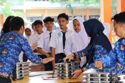 Ribuan Pelajar Sragen Terima Makan Bergizi Gratis
