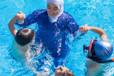 Apakah Berenang Membatalkan Puasa? Ini Penjelasannya!
