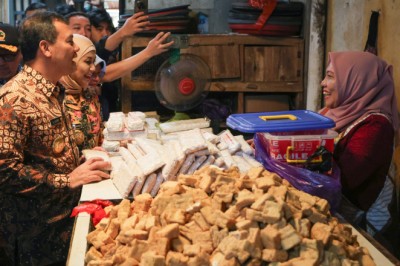 Didatangi Gubernur, Pedagang Pasar Boja Kendal Curhat agar Bangunan Pasar Diperbaiki