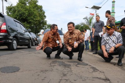 Guru SD Ini Senang, Jalan Rusak di Boja Kendal Diperbaiki Gubernur