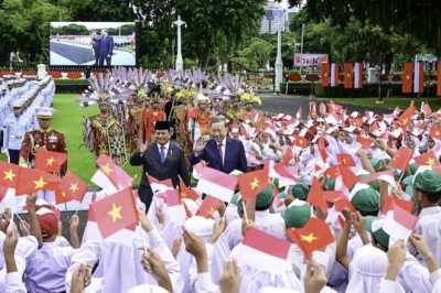 Upacara Kenegaraan Sambut Kedatangan Sekjen PKV Tô Lâm di Istana Merdeka Jakarta