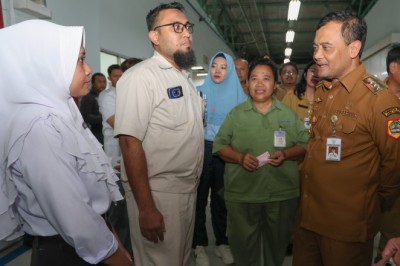 Di Depan Gubernur,  Pekerja Ini Senang Perusahaanya Taat Bayar THR