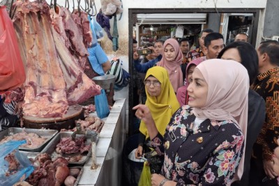 Jelang Idulfitri, Bupati Kendal Lakukan Operasi Pasar
