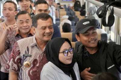 Melihat Senyum 1.111 Warga Jateng saat Dilepas Gubernur, Mudik Gratis dengan Kereta Api