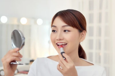 15 Brand Makeup Lokal Terbaik, Tak Kalah dari Merek Luar!