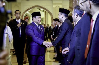 Masyarakat Indonesia di Qatar Sambut Kedatangan Presiden Prabowo