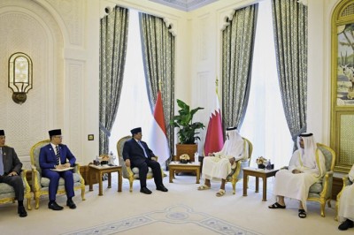 Pererat Hubungan Bilateral, Presiden Prabowo Disambut Hangat Emir Qatar di Istana Amiri Diwan