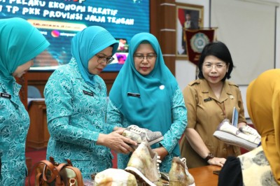 Dorong Pengembangan Usaha, TP PKK Jateng Gandeng Disporapar Gelar Workshop Ekonomi Kreatif