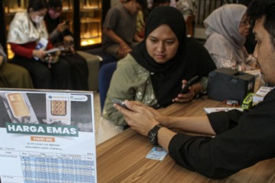 Emas Antam pada 1 Mei merosot Rp33.000 jadi Rp1,932 juta per gram