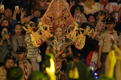 Keseruan Semarang Night Carnival 2025