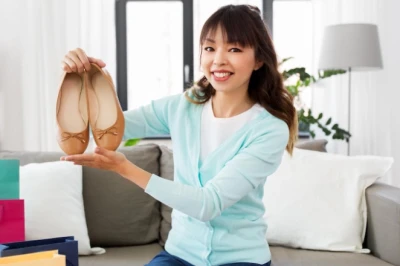 10+ Rekomendasi Merk Flat Shoes Lokal yang Nyaman di Kaki
