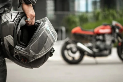12 Rekomendasi Merk Helm Lokal Terbaik yang Kuat dan Aman!