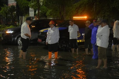 Hujan Lebat, Agustina Wali Kota Semarang Tinjau Rumah Pompa Pastikan Genangan Segera Surut