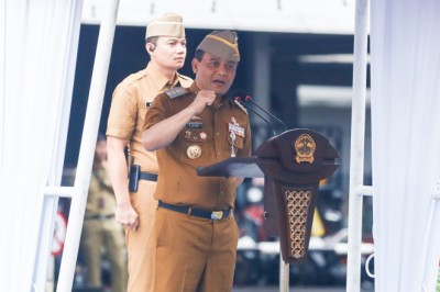 Gerimis, Ahmad Ahmad Luthfi Bariskan Bupati/ Wali Kota Ikuti Apel Pagi