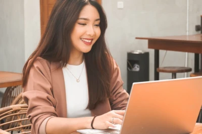 10+ Rekomendasi Laptop Lokal Terbaik di 2025 yang Terjangkau!