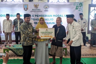 Bupati Rembang Serahkan Bantuan Rumah Layak Huni dan Modal Usaha untuk Ratusan Mustahik