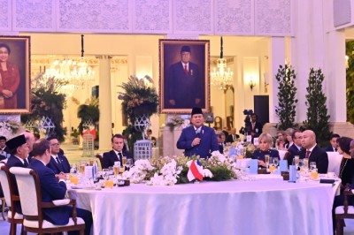 Seskab Teddy Tegaskan Tidak Ada Minuman Beralkohol dalam Jamuan Presiden Macron di Jakarta