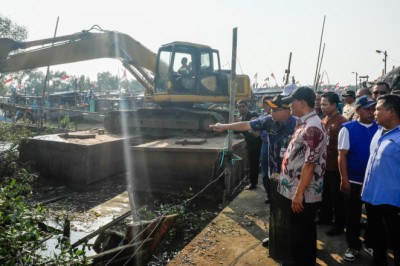 Permudah Akses Nelayan, Sedimentasi Muara Pelabuhan Asemdoyong Pemalang Mulai Dikeruk