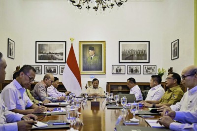 Presiden Prabowo Pimpin Rapat Terbatas Pembentukan Tanggul Laut di Pulau Jawa