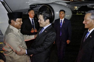 Tiba di Singapura, Presiden Prabowo Disambut Langsung oleh PM Lawrence Wong