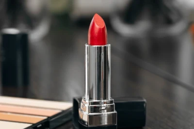 10 Lipstik Lokal Terbaik yang Melembapkan, Lebih Hemat!