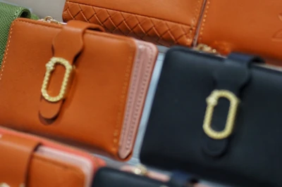 10+ Merk Dompet Wanita Lokal Terbaik, Harga Lebih Hemat!