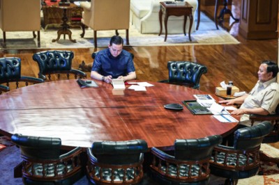 Pimpin Rapat dari Hambalang, Presiden Prabowo Bahas Pencegahan Kebakaran Hutan dan Lahan