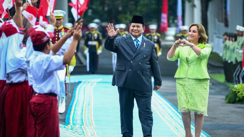 Presiden Prabowo Sambut Meriah Presiden Peru Dina Boluarte di Istana Merdeka