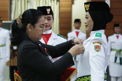 Wali Kota Semarang Kukuhkan 27 Anggota Paskibraka, Agustina: Dorong Anak Muda Cintai Produk Lokal