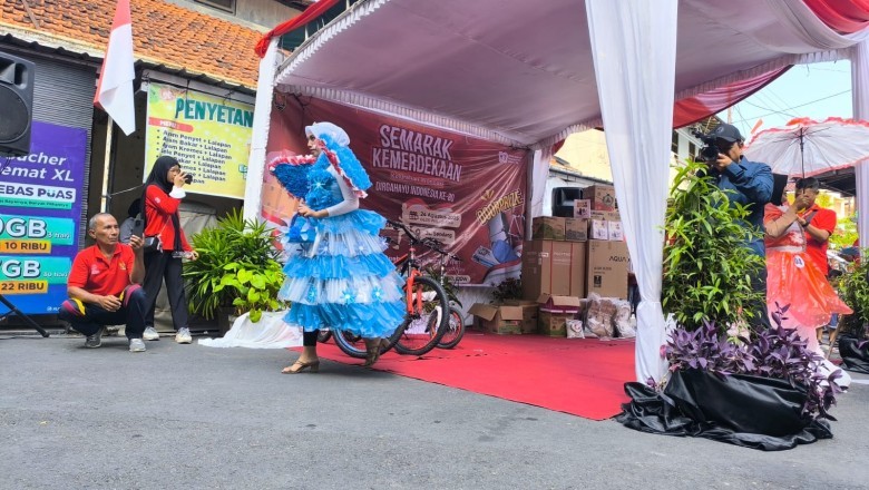 Fahion Show Daur Sampah Bekas Meriahkan Puncak Kemerdekaan RI di Kelurahan Wonodri Kota Semarang