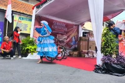 Fahion Show Daur Sampah Bekas Meriahkan Puncak Kemerdekaan RI di Kelurahan Wonodri Kota Semarang