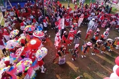 Ratusan Warga Tumpah Ruah di Karnaval Kostum Sampah Unik RW 5 Pakintelan