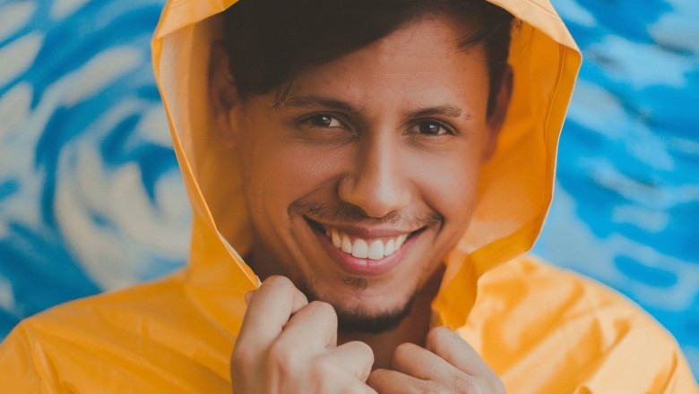 17 Rekomendasi Merk Jas Hujan Terbaik 2025, Stylish dan Awet