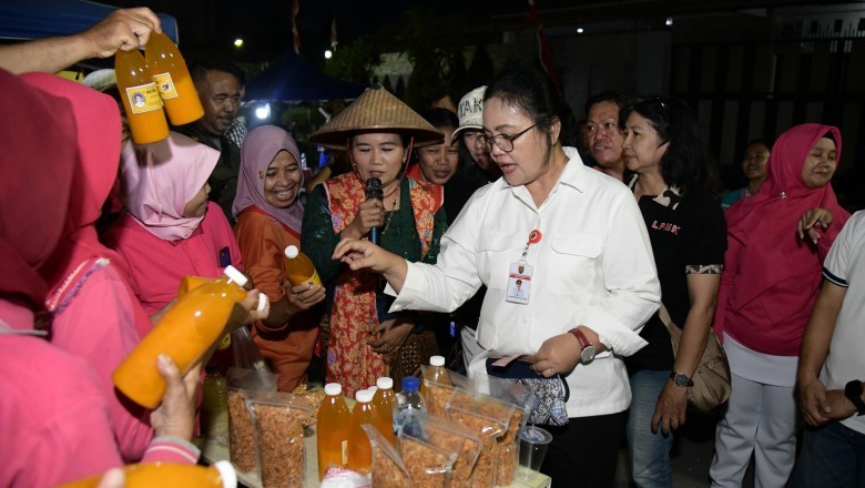 Bangkitkan Geliat Ekonomi Rakyat, Wali kota Semarang, Agustina Wilujeng Gelar Pasar Tiban
