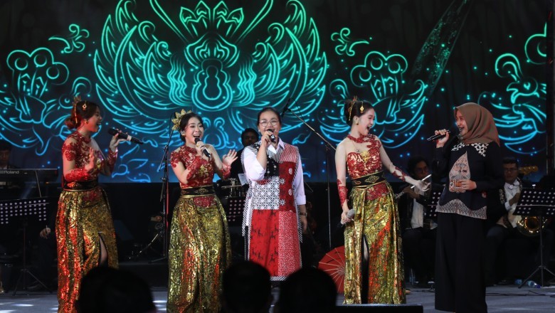 Keren! Perpaduan Musik Jawa dan Tradisional Membuat Rara Kagum pada Festival Kota Lama Semarang 2025