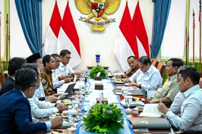 Presiden Prabowo Pimpin Rapat Terbatas Bahas Akselerasi Pertumbuhan Ekonomi