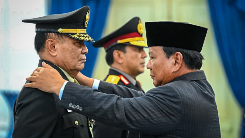 Apresiasi atas Pengabdian untuk Bangsa, Presiden Prabowo Anugerahkan Pangkat Istimewa kepada Dua Purnawirawan
