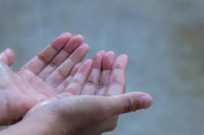 Doa Turun Hujan: Arab, Latin, dan Artinya